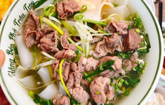 Long Lửa - Phở Trâu Tươi, Cơm Rang Ba Chỉ Cháy Cạnh & Cơm Bò Kho - Ngọc Hồi