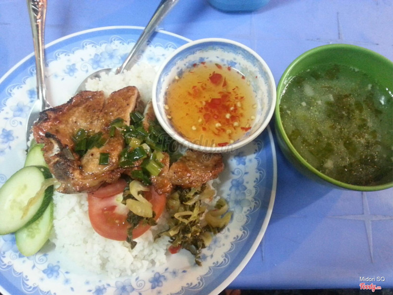 Một phần cơm sườn+canh 20k