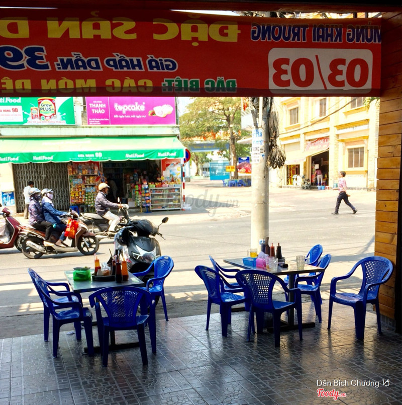 Bàn ngoài trời