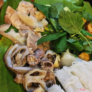 Chụp gần thịt cuốn họng - phèo