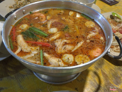 Tom Yum cũng được, nhưng mình không hiểu tại sao gọi Tom Yum cho 2 người mà cơm thì chỉ phần có 1 bát (đã hỏi chị quản lý tại sao nhưng chị bảo chỉ như vậy thôi :)) )