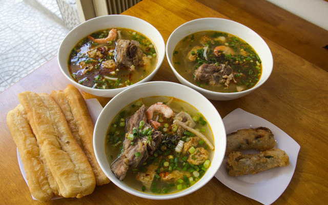 Bánh Canh Gà Ta