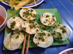 Bánh căn trứng cút  1 phần/8c ( mình nhanh quá quất mất 1 cái r ^^ )