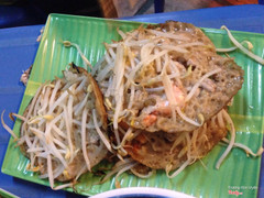 Bánh xèo 1phan/4c. Màu sắc hơi lạ so vs ngoài miền Trung mình