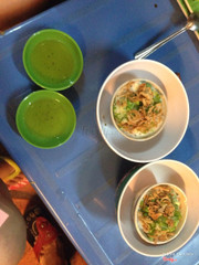 Trứng cút nươngs phomai ( chén hơi bé) nhưng chất lương lắm, miếng phomai mềm mịn+trứng cút béo béo toẹt vs. Ăn vs mắm j đos hơi chua chua 7k/chen