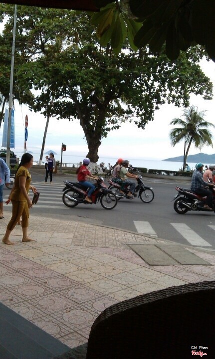 Hướng ra biển nhé