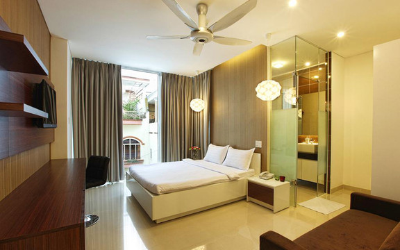 Yellow House Saigon Hotel