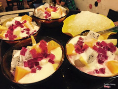 Hoa quả dầm đặc biệt ngon nhất hệ mặt trời. Hoa quả tươi ngon đa dạng mix sữa chua cùng siro thơm ngon bổ rẻ. 