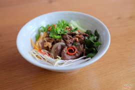 Bún bò xào