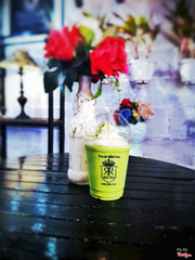 smothies matcha (Little girl)