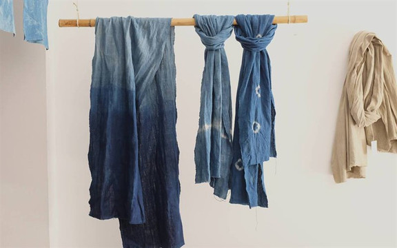 Nhặt Lá, Đá Ống Bơ