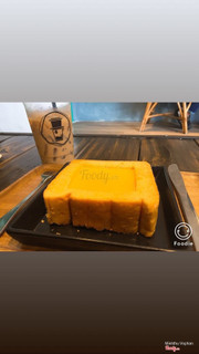 Một bữa sáng với một ly caramel machiato kèm thêm bánh toast là tuyệt vời 😎