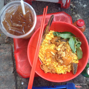 Mì phá lấu 2 vắt 25k + trà tắc 5k no kinh khủng luôn