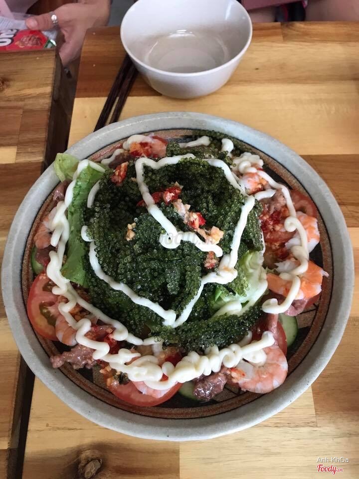 Salad rong nho - món ăn khá ngon và bổ dưỡng.