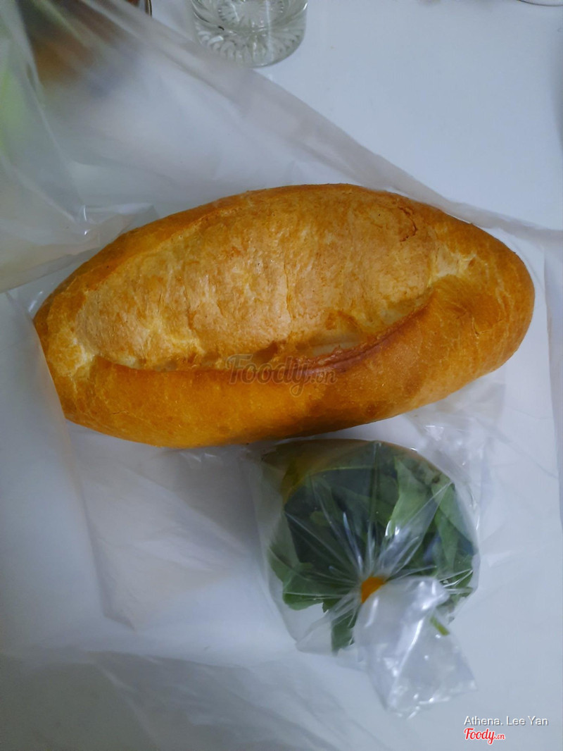 Bánh mì xíu mại thêm da heo