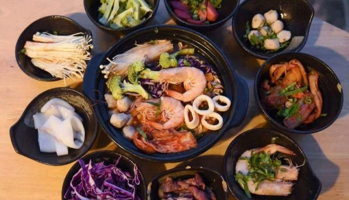 Phương Nga - Mì Cay & Sinh Tố