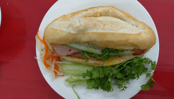 Hoàng Diệu - Bánh Mì, Nui & Xôi