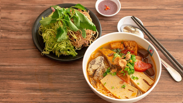 Riêu Cua Hai Miền - Miến Lươn & Bánh Mì