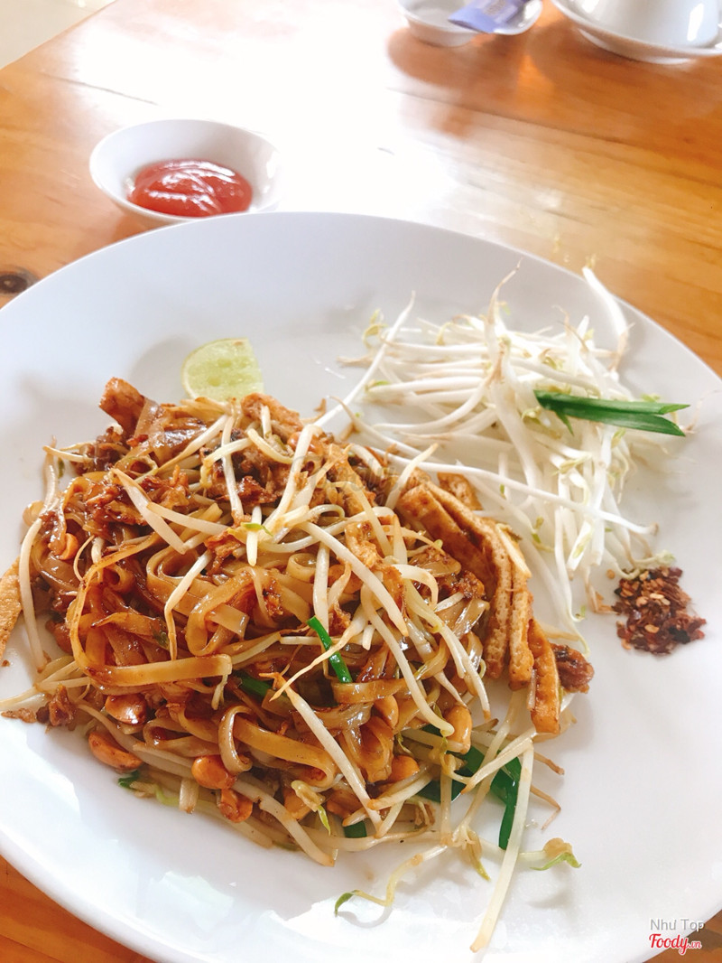 Pad thái mặn chát