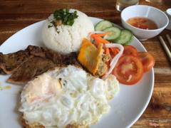 Cơm tấm sườn trứng
