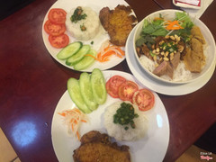 Bún thịt nướng và cơm tấm