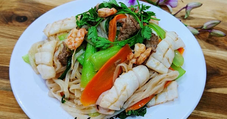 Cơm Gà Thu Trang - Thủ Khoa Huân