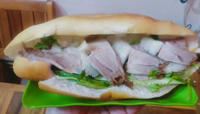 Bánh Mì Ngon 36 - Bánh Mì Pate, Trứng & Thịt Quay - Đường Láng