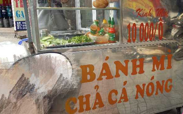 Bánh Mì Chả Cá Nóng - Đồng Khởi