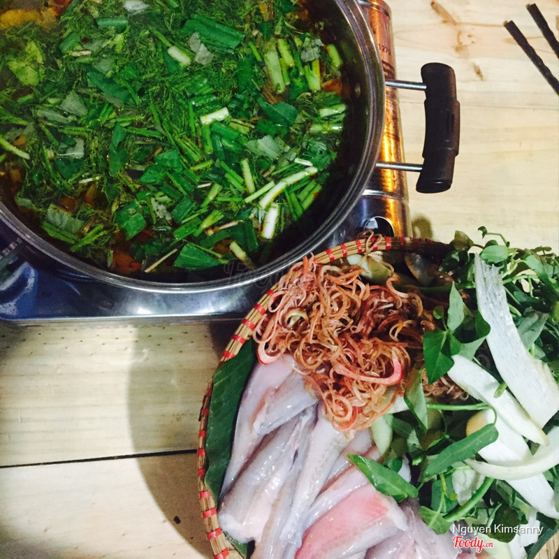 Lẩu cá khoai.Cá rất tươi, nước dùng đủ chua mà vô cùng vừa miệng