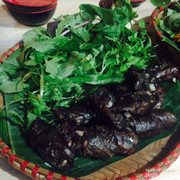 lòng dồi nướng chấm mắm tôm