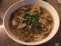 Bún bò huế + chả cua