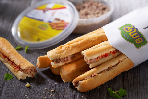 Mê đắm những hàng bánh mì que ở Hà Nội