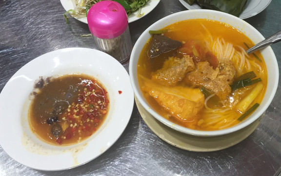 Bún Riêu & Cơm Gà Xối Mỡ