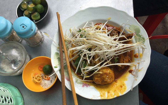 Văn Dĩ - Bún Thịt Xào & Bánh Tằm