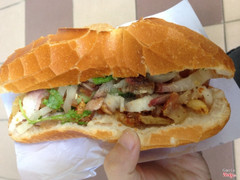 Bánh mì heo quay 