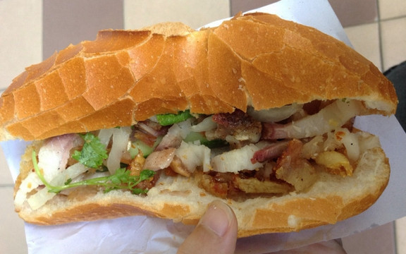 Bánh Mì Heo Quay 129