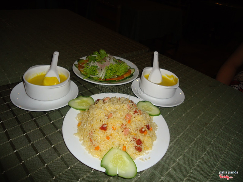 Cơm chiên, salad trộn và súp Nga (miễn phí kèm voucher)