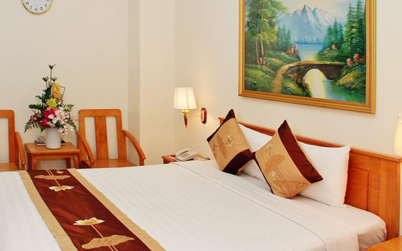 Hồ Sen Hotel