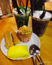 Bánh ngon, view đẹp nhưng các loại đá xay ngọt quá nè😢😢😢