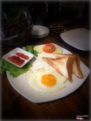 Bữa sáng ở HatA  28k/1 set này với một cốc nước ép hay cafe nữa là có bữa sáng nhẹ nhàng nhanh gọn rồi các bạn nhỉ ?! 