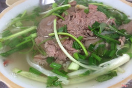 Phở bò tái chín