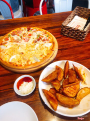 Pizza và khoai tây