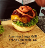 BACON CHEESE Burger
Bơ gơ phô mai vàThịt ba chỉ xông khói. Bự lắm nhé