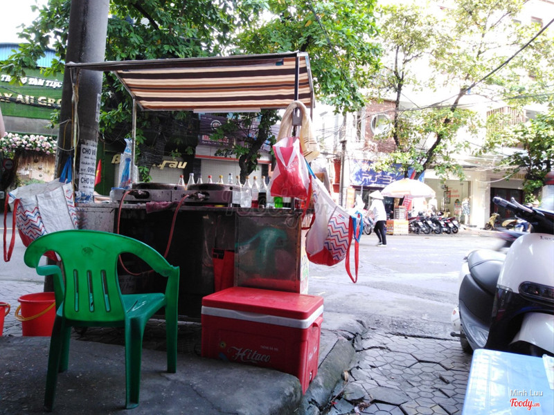 Quầy anh chủ làm bánh kếp.