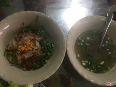 Hủ tiếu khô xá xíu 20k/1 tô