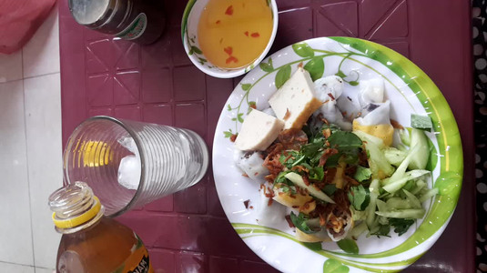 Bánh cuốn ngon, cô bán hàng siêu dễ thương