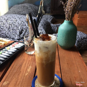 Đi một mình ún cafe sữa nhiều sữa có thêm thạch cafe :3