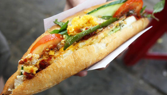 Bánh Mì Trứng & Xiên Que Ăn Vặt