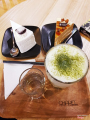 Green tea latte, black forest và mocha pie