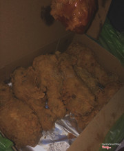 Gà của chị An lúc nào cũng làm hài lòng người ăn hết ha ha. Phải công nhận là nghiền rất nghiền. Lần đầu mua mình sợ gà bị ngấm dầu và đùi gà bị nhỏ nhưng không. Gà rất giòn, thịt vẫn còn giữ nước. Lần thứ 2 mình chơi hẳn hộp gà 8 đùi một mình ăn. ❤️ nói chung là còn sốt mù tạt mật ong chưa được thử. Sau này quán mở to mình sẽ ăn đến đi eo 100cm ha ha 😂